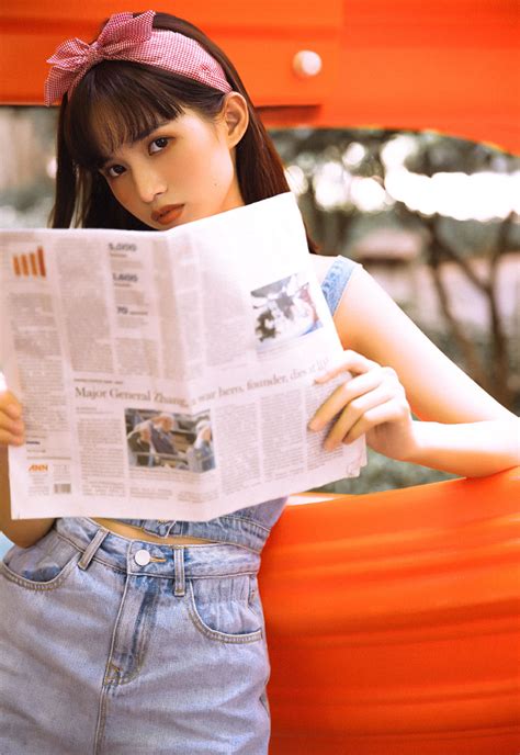 习近平同出席纪念大会的各国嘉宾登上天安门城楼